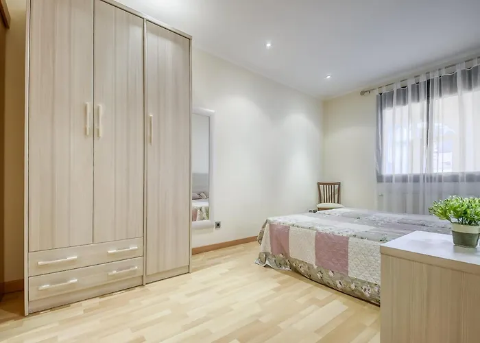 In By The * Росас