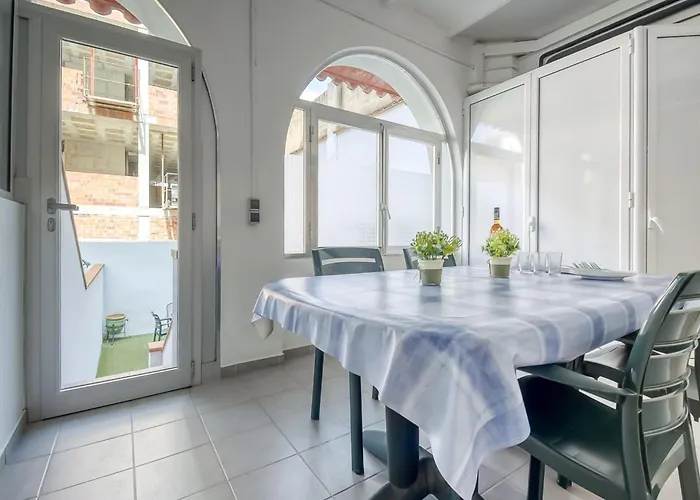 In By The Росас